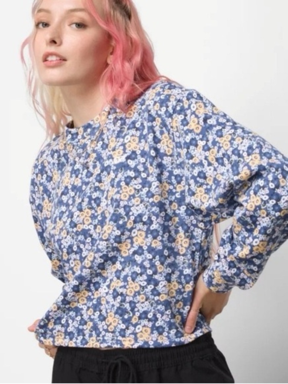Vans deco ditzy floral crop sweatshirt medium blue yellow pink
